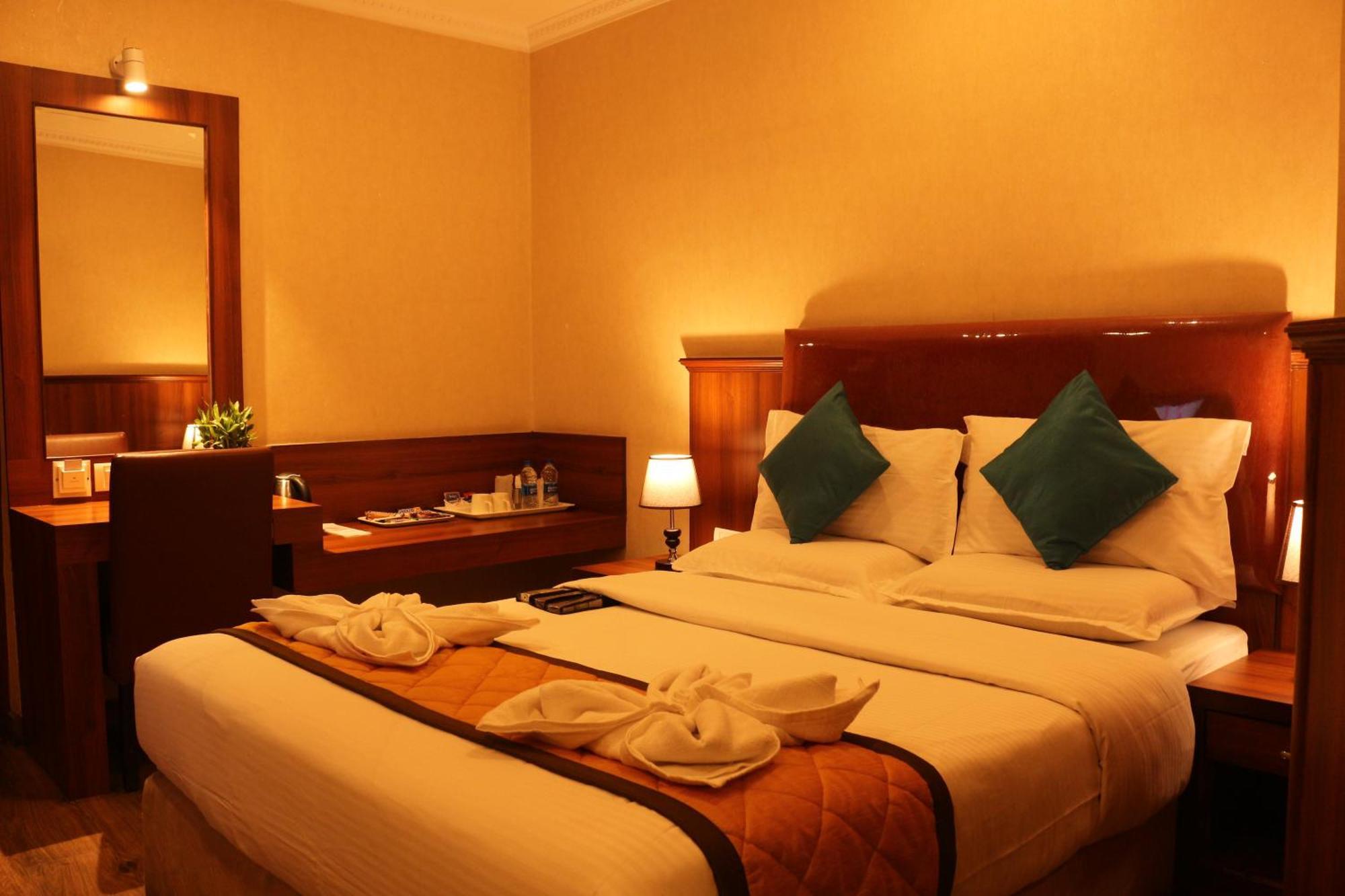 Hotel Noor Empire International Kormangala Bangalore Exteriör bild
