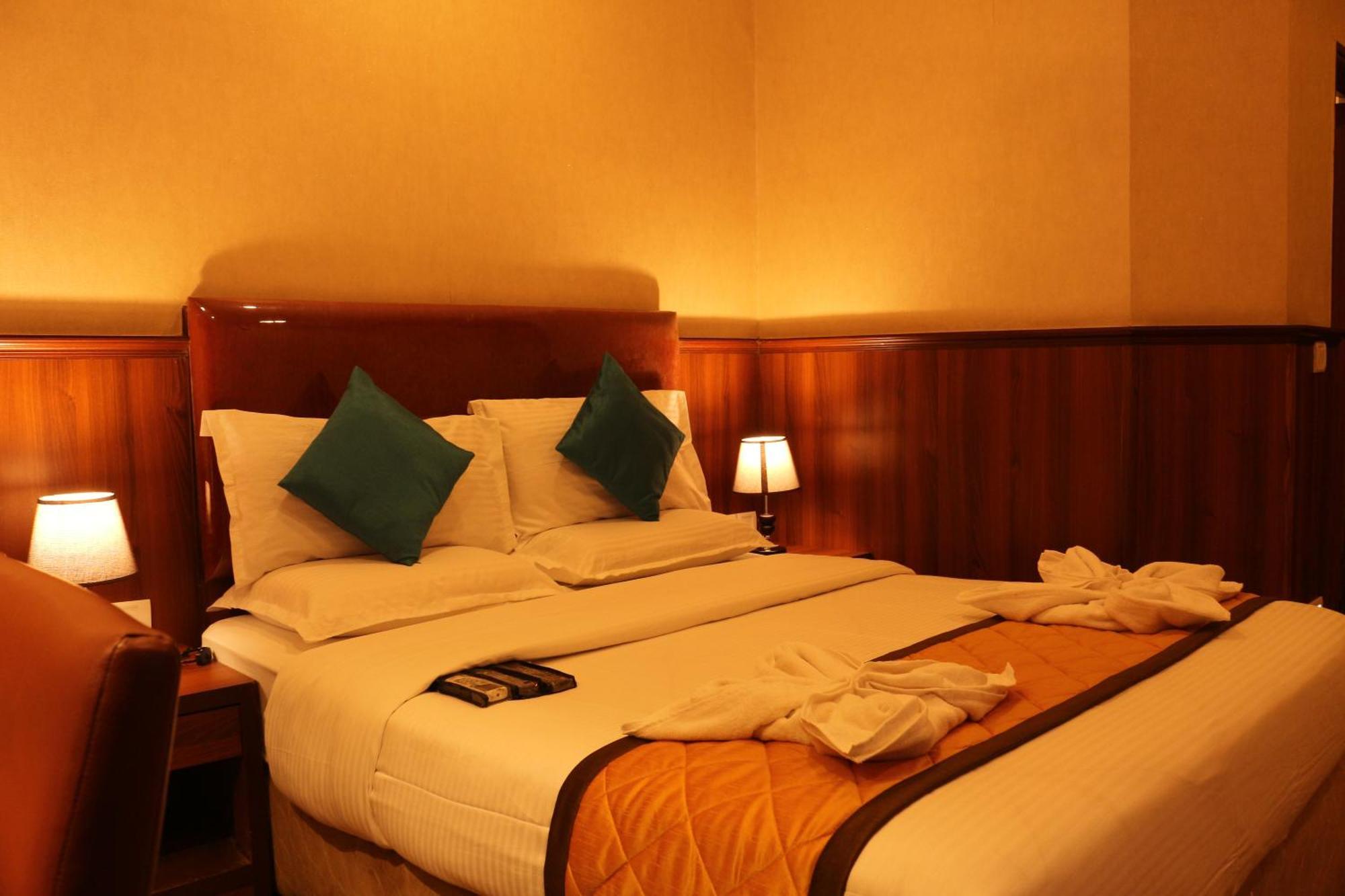 Hotel Noor Empire International Kormangala Bangalore Exteriör bild