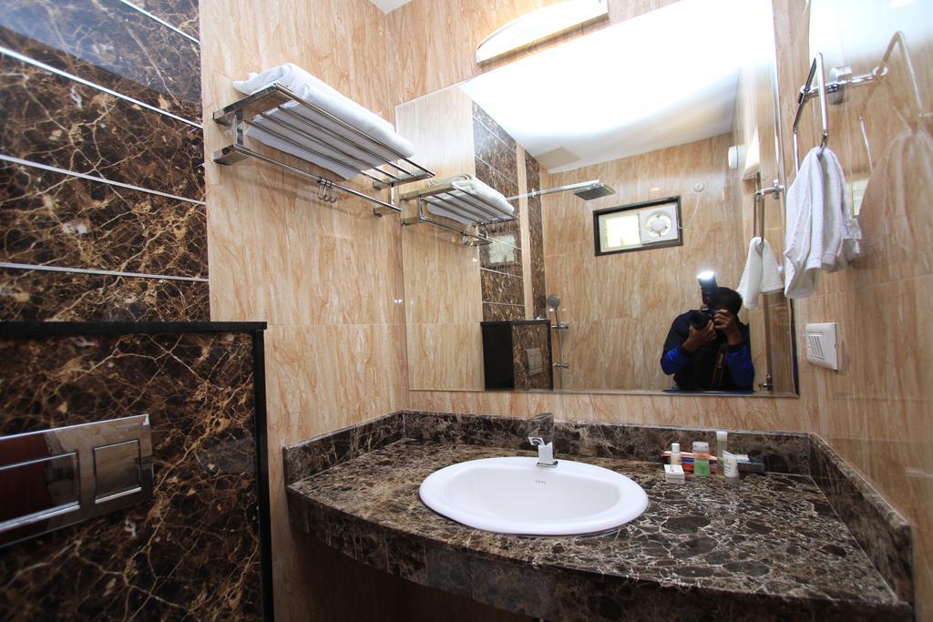 Hotel Noor Empire International Kormangala Bangalore Exteriör bild