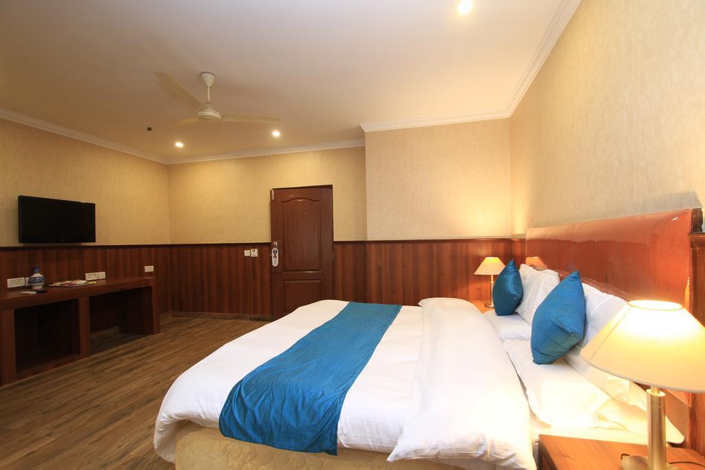 Hotel Noor Empire International Kormangala Bangalore Exteriör bild